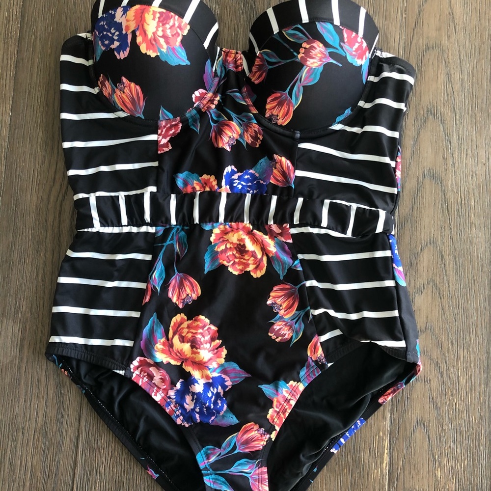 ModCloth swimsuit, NW/OT (w/ liner), size L